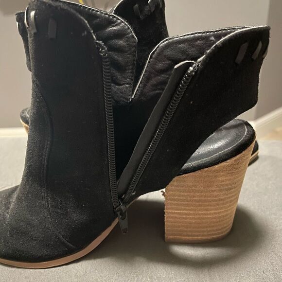 Cute pointed toe booties - Picture 2 of 6